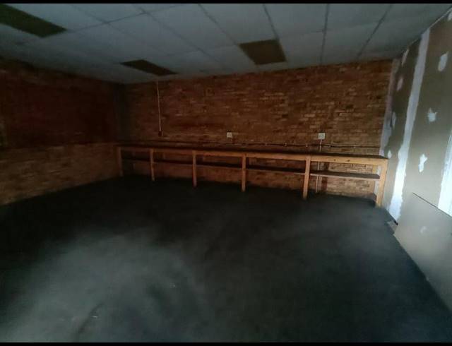 INDUSTRIAL PROPERTY TO RENT IN LASER PARK